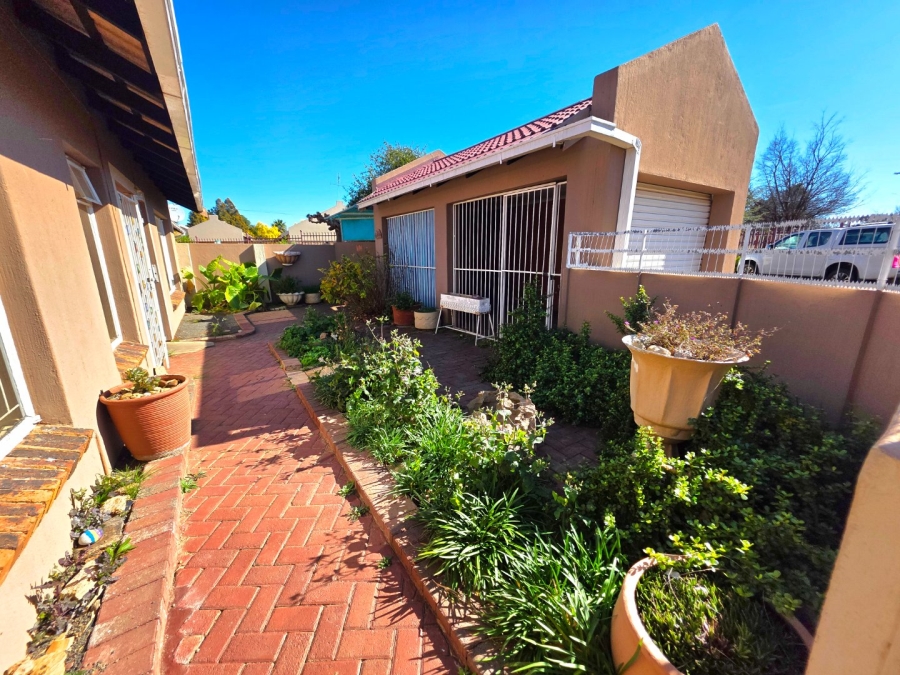 2 Bedroom Property for Sale in Uitsig Free State